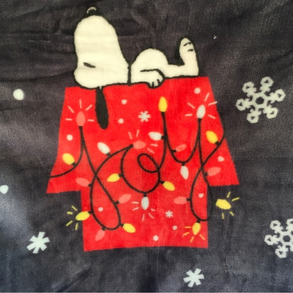 Peanuts Snoopy “Holiday 2.0” Soft Throw Blanket Collection - Picture 3 of 6
